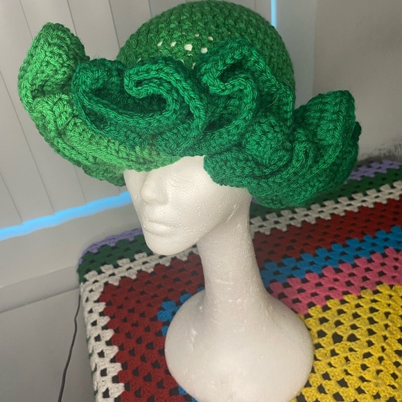 Crochet Ruffle hat - Picture 3 of 3